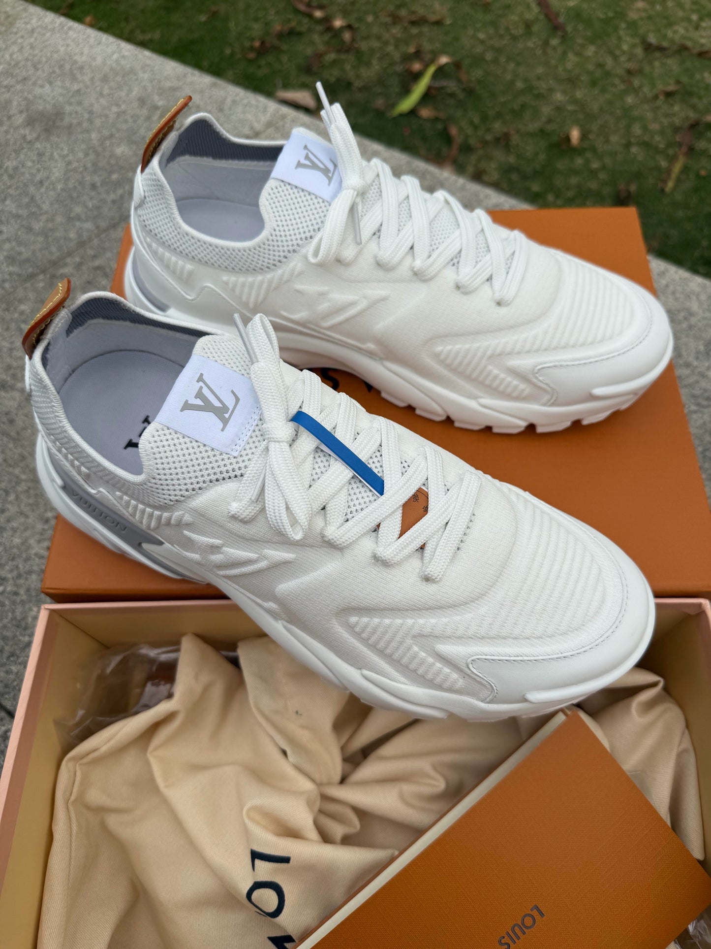 1V Runner in White