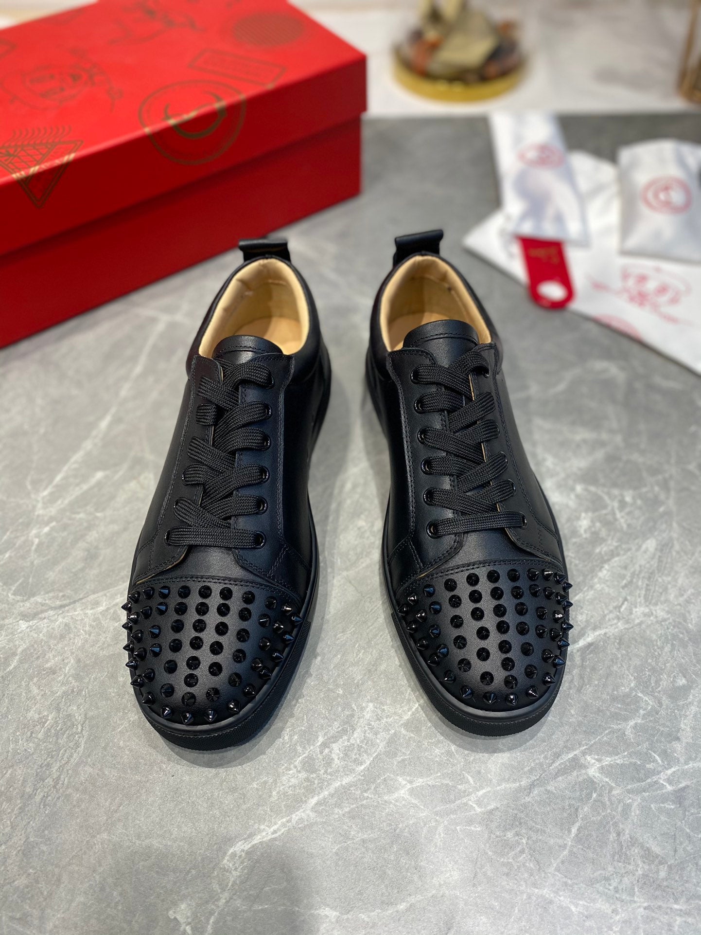 Junior Spikes in Black